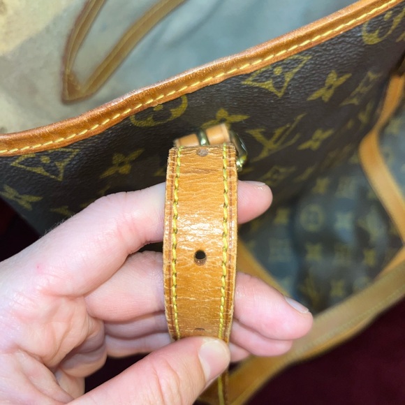 SOLD Authentic LOUIS VUITTON Monogram Bucket GM Shoulder Bag M42236 - Picture 6 of 11